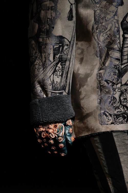 narcissiste:Embellished gloves at Dolce & Gabbana Fall 2014 Menswear