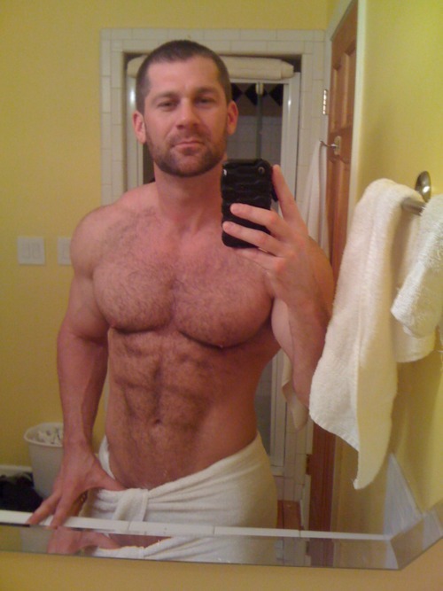 msclfan:     Chad Taylor (aka Chizzad) is one of the finest daddies on the Internet! And he clearly likes to be a daddy figure to his boys ;) so much envy to the lucky bastards below.   