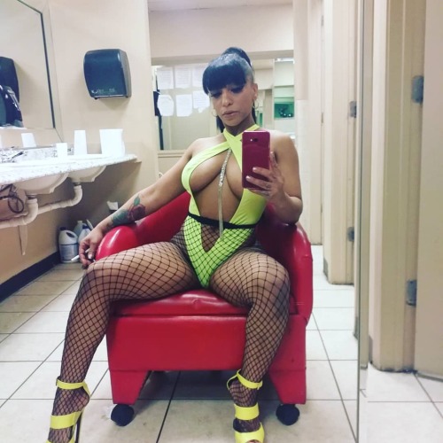 Porn photo stripper-locker-room:  https://www.instagram.com/yasnyforever/
