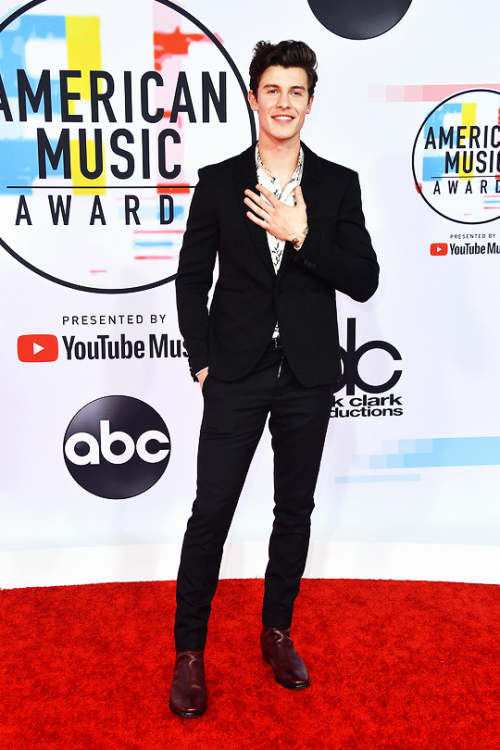 carpetdiem:SHAWN MENDES2018 American Music Awards, California (October 9, 2018).