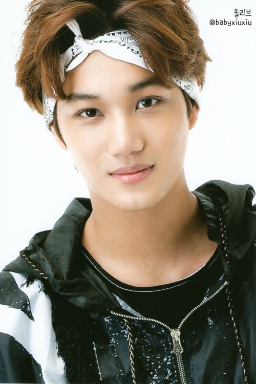 damnjongup: vitaemin-water: nekoecchigo: blackfairypresident:snooopid:putadecolor: Why does Kai look