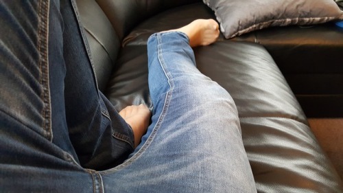 Nylon feet selfies at a friends home… He’s always horny when i’m around. His girlfriend hates 