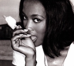 puppetwithapistol:Naomi Campbell by Mario Testino for Glamour France, July 1994. 