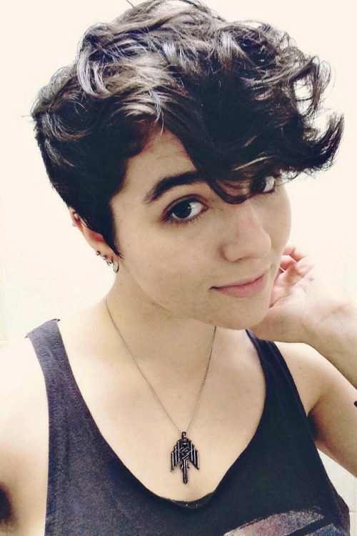 crystalwitchboy:2 more bc #transdayofvisibility means i can be vain af (agender, they/them)