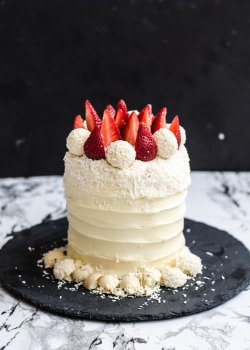 do-not-touch-my-food:  Strawberry White Cake with Cream Cheese Icing  Sex on a plate