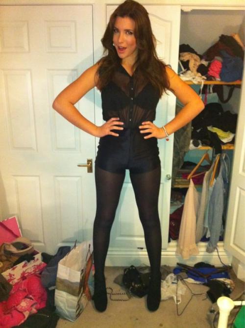 sheknowshowtowearpantyhose: sheknowshowtowearpantyhose.tumblr.com/ (via TumbleOn)