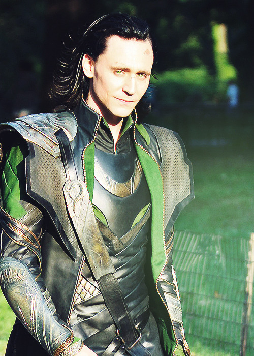 warheartcob:  2/100 pictures of Tom Hiddleston 