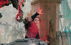 byalienpandorum:  Her thing is neuroelectric interfacing, telekinesis, mental manipulation.