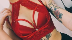 stimulation-education:  tried on pretty red