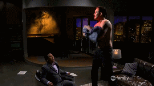 auscaps:  Jonathan Sadowski stripping in Young &amp; Hungry