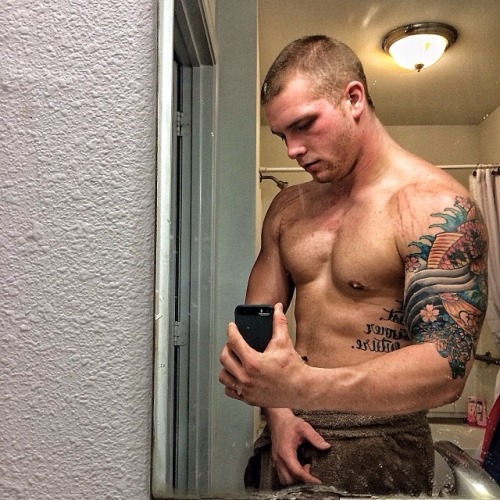 teenagealpha:  Queers, this is how A REAL MAN looks.   View more @ TeenageAlpha    