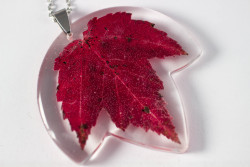 inkdnready:  mossofthewoodsjewelry: Maple Autumn Leaf Pendant  …🇨🇦😈