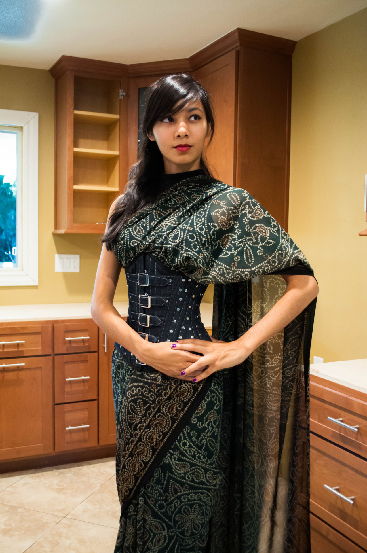 designedtoseduce:  zessinna-saris:  Dark green georgette fabric with the white and