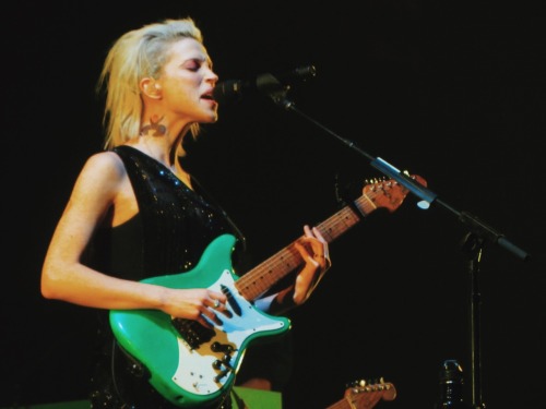 motherlesscre4ture:  markgoblue:  St. Vincent 12/16/14 Tampa, FL  damn she was down to her last two picksshow must have been crazy