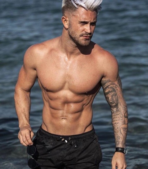 malecelebritys:  Ross Worswick