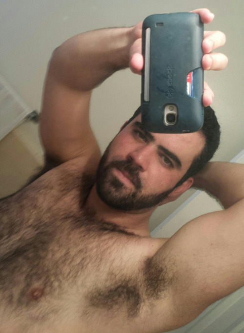 furrypty:  http://furrypty.tumblr.com/ – a blog to indulge your senses with the beauty of male shapes.