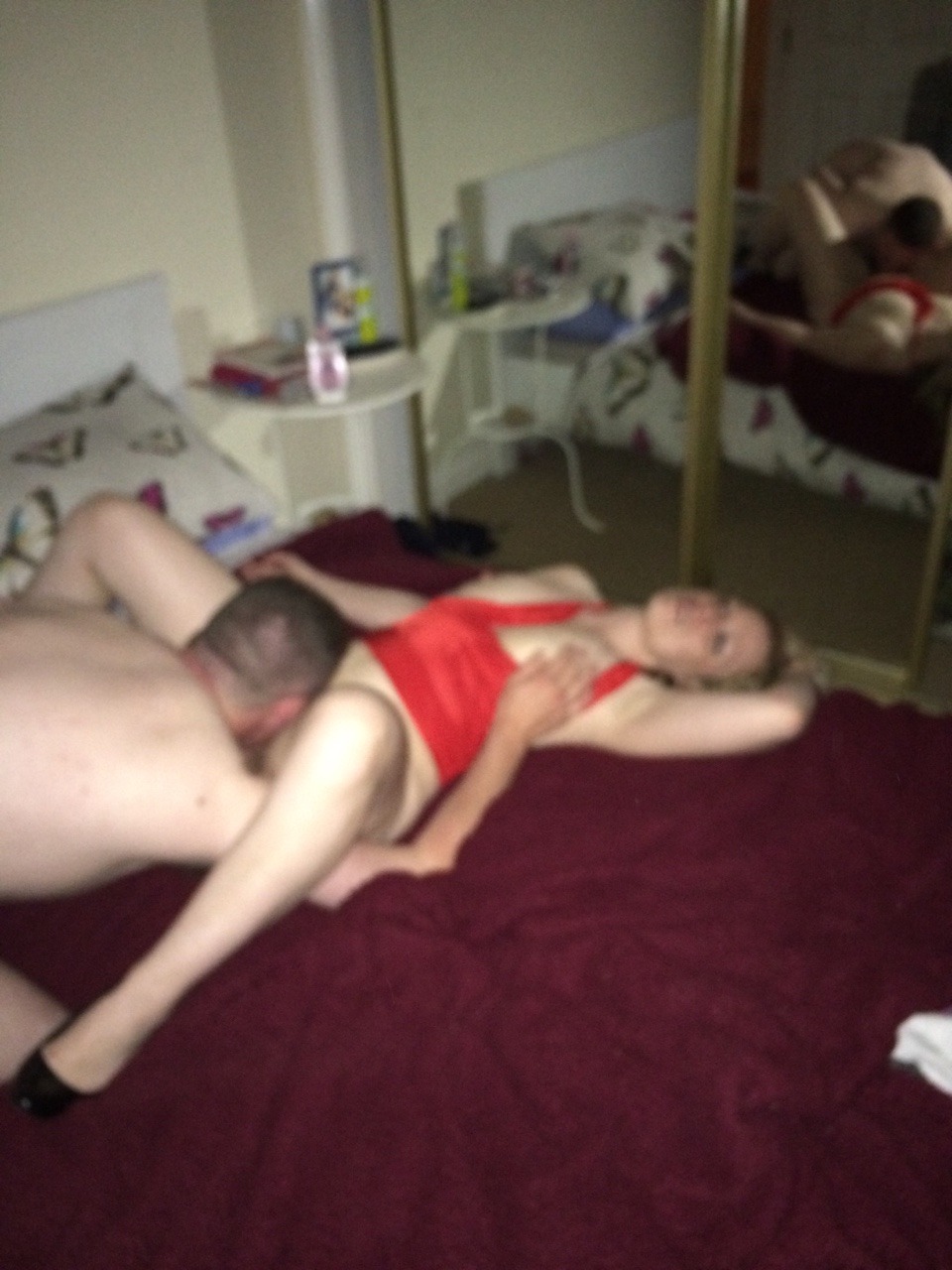niagrafallsxx:  When you text your hubby to say you’re working late but you’re