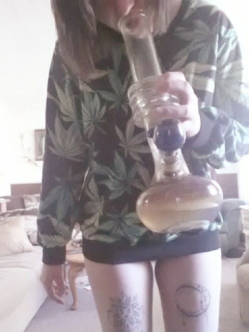 fearkrystal:  Promise im wearing shorts. d; 