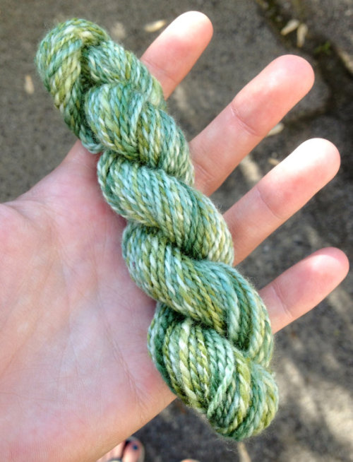 fatbottompurls: I just added a mini skein of hand spun yarn to the shop! I like the mini skeins beca