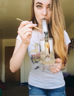 whospilledthebongwater:  mari-rasta:  High