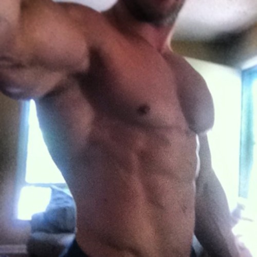 savagesquats:  manlypics:  Wesley Durden   All the goals…