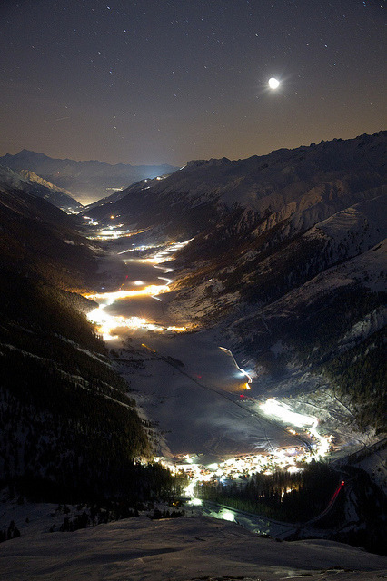 the-forces-of-nature:  Goms la nuit by vanil.noir on Flickr. 