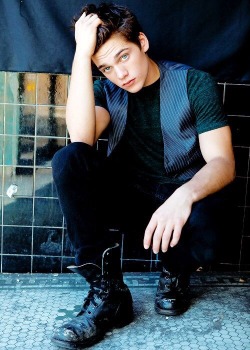 dyl&ndash;sprayberry:  Endless number of Dylan Sprayberry pics [x]