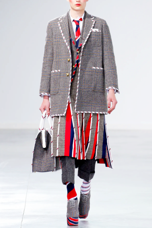  THOM BROWNE Fall/Winter RTW 2022 (part 1)if you want to support this blog consider donating to: ko-