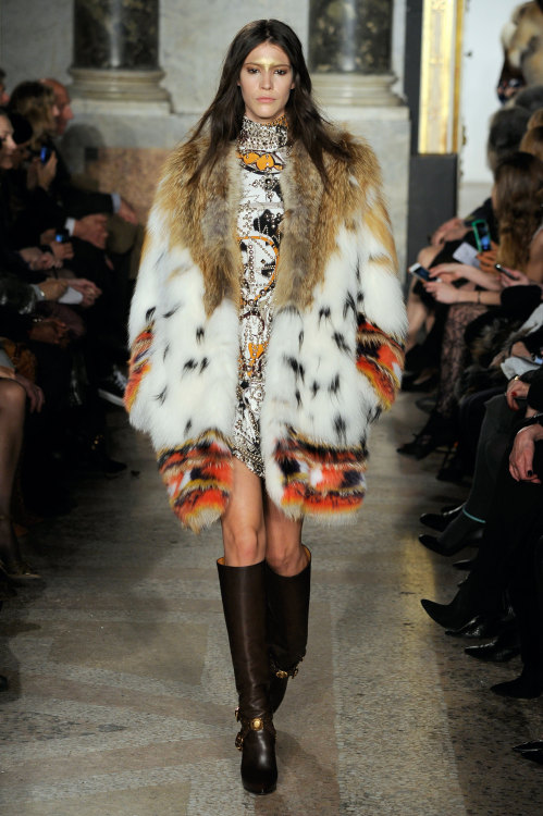 wgsn: A fabulously decorative collection during #MFW from Peter Dundas for @EmilioPucci,&n