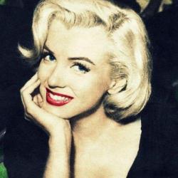 perfectlymarilynmonroe:  Marilyn photographed