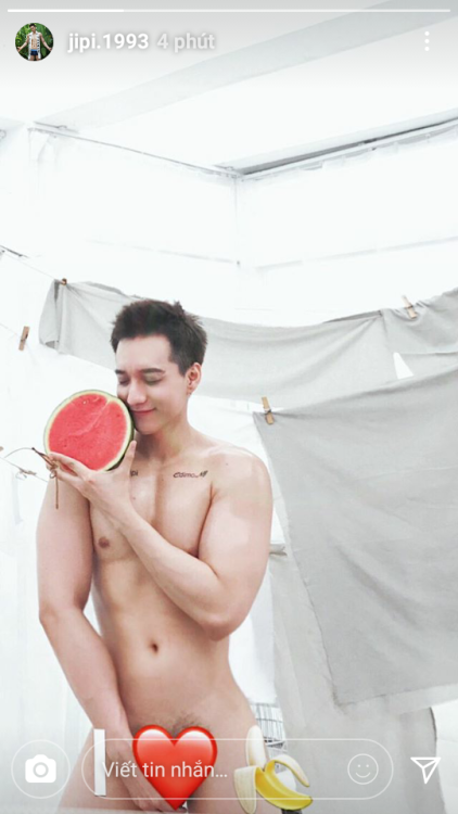 vietgaycock:  Trào lưu là ở truồng xách giỏ đi phơi đồ sẵn phơi cu luôn hả mấy đứa .