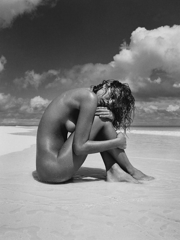 tngeriine:  Eva Herzigova by Russell James 