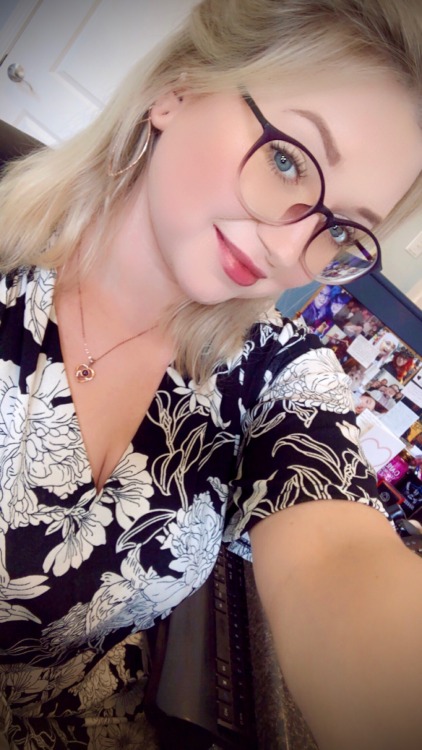freshpronce:What color should I do my nails next?