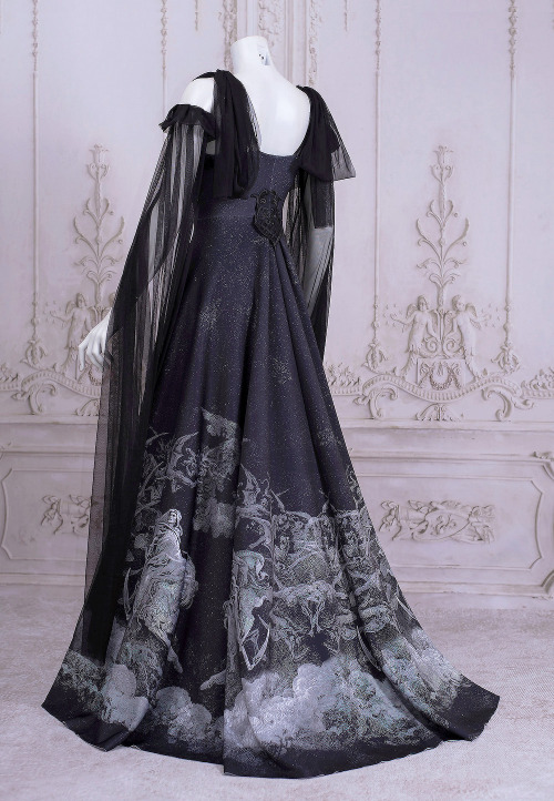 Favourite Designs: Wulgaria Various ‘Gothic’ Gowns [x] [x] [x]