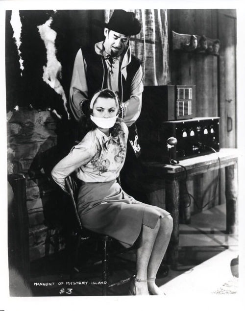 damesandfeet: Movie serials of yesteryear!1 - 3: Kay Aldridge in Haunted Harbor (1944) 4 - 5: Linda 