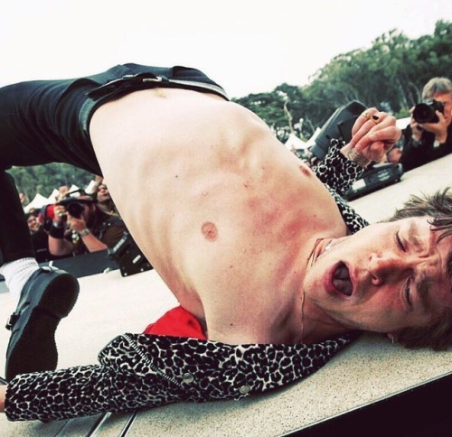 cagetheelephantofficial:Bend'n ova backwards fo yo lov ❤️photo by @sepulveda___ sepulveda ift