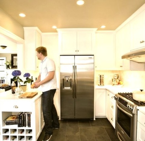 Kitchen - Enclosed An Illustration Of A Mid-sized Traditional U-shaped Kitchen With A Slate Floor And