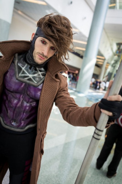 gigaguess:  fierceisnotenough:  waytoomuchinformation:  kissmyasajj:  cosplay-paradise:  [Found] The best Gambit I’ve seen yetcosplayparadise.net  Hot hot hot!  it’s him again!!!!! &lt;3 *swoons*  So cool!!!  Awesome!!! 