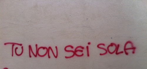 hountornadodentro:  L’unica bella frase scritta sul muro della mia scuola. (hountornadodentro) 