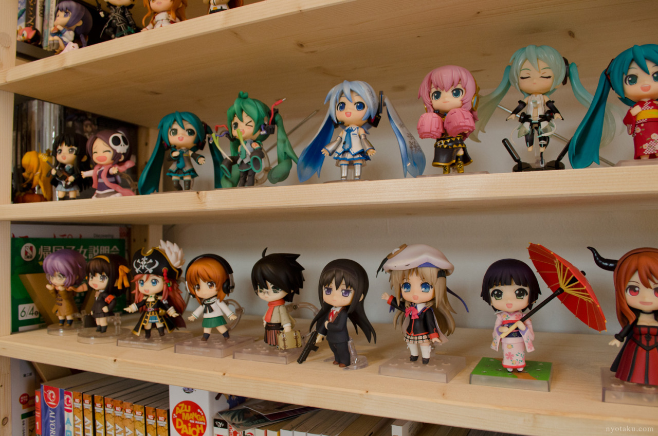 bird-bat:  goodsmilecompanyus:  nyotaku:  Recently bought some new shelves to display