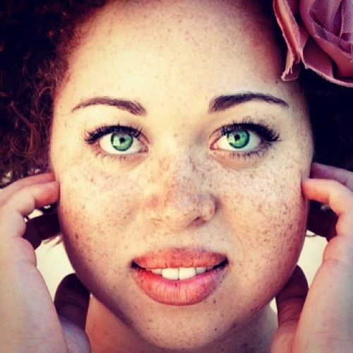 She reminds me of someone I used to know. For the life of me I can’t remember who I’m thinking of. #freckles #ebony #pretty #instaphoto