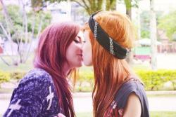 lesbiansloveandmoree:  lesbians here ♥