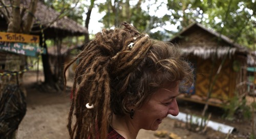 whitepeoplestealingculture:  wearewanderlusters:  New addition to the Clayzy house animals…and a new hair accessory  That frog is hunting for the roaches underneath all that matted hair.- Jess