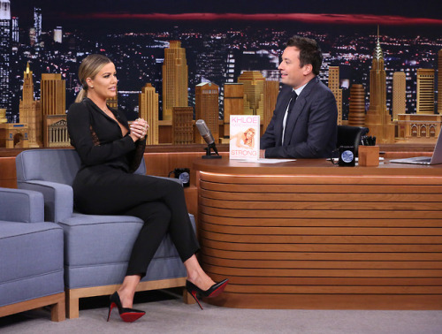 redsolecelebs: Khloe Kardashian - Wearing so kate pumps on The Tonight Show Starring Jimmy Fallon, 0