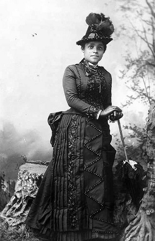 blackladyjeanvaljean:howtobeterrellagain:  dbvictoria:VICTORIAN WOMEN OF COLORThese