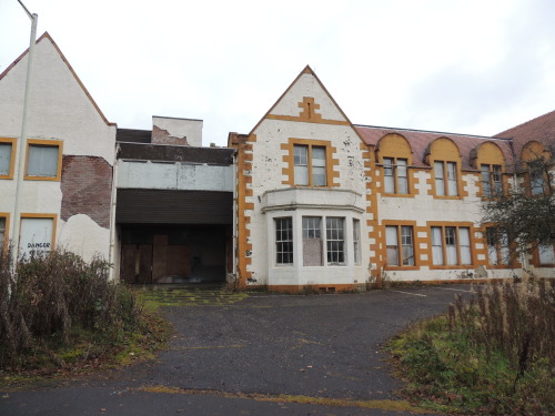 razairazerci:  Bangour Village Hospital — Nov 27, 2013 Due to it’s size, we weren’t able to get around the entire place, and will most likely have to go back to investigate more at a later date. Anyway, everywhere was boarded up and so we couldn’t