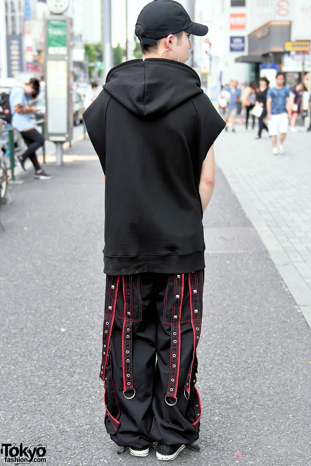 tokyo-fashion:  Sench1 and Cham on the street in Harajuku. Sench1 is wearing a Vetements