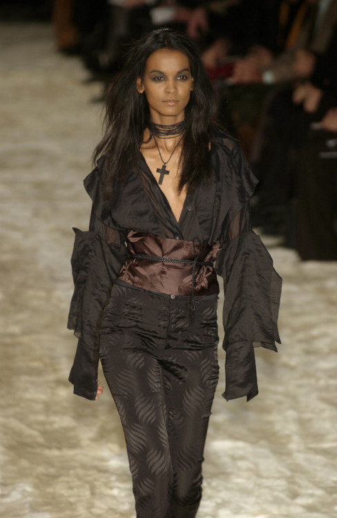 amazighbuffyofrivia: Gucci RTW by Tom Ford, Fall/Winter 2002My favorite collection, eva