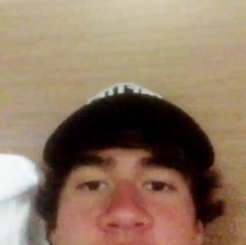 cliquehood:why were these low quality pictures of calum forgotten?
