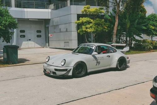 aimfortheapex:  STALKING RENNDRIVE, THAILAND’S RWB-HEAVY PORSCHE GROUP.  http://www.petrolicious.com/stalking-renndrive-thailand-s-rwb-heavy-porsche-group